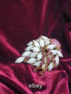 20k Vintage Weiss Rare Brooch Milk Glass Jelly Belly Rare