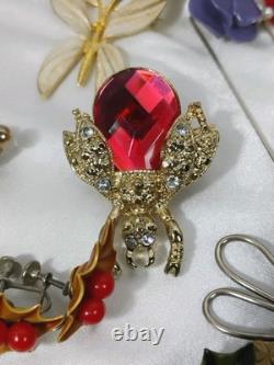 40 pc lot Vintage Antique Lot of Rhinestone 1950's 60's Brooches, & More