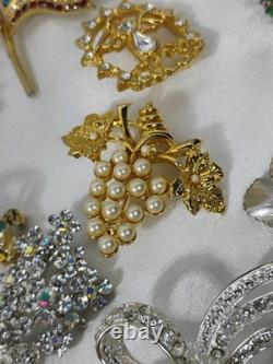 40 pc lot Vintage Antique Lot of Rhinestone 1950's 60's Brooches, & More