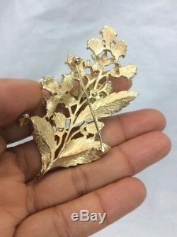 Beautiful Vtg Crown Trifari Faux baroque Pearl rhinestone gold tone pin brooch