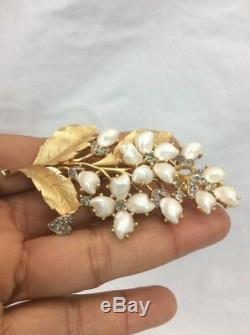 Beautiful Vtg Crown Trifari Faux baroque Pearl rhinestone gold tone pin brooch