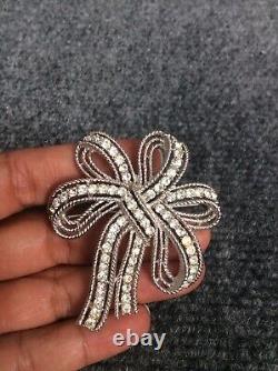 Beautiful vtg Crown Trifari clear rhinestone bow silver tone pin brooch