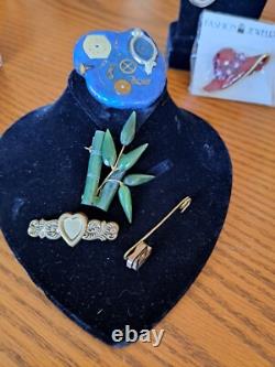 Brooches Vintage Varies Unique Designs & Styles 30 Brooches In This Grouping Brooches Vintage Varies Unique Designs & Styles 30 Brooches In This Grouping