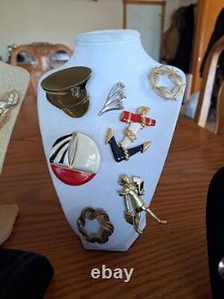 Brooches Vintage Varies Unique Designs & Styles 30 Brooches In This Grouping