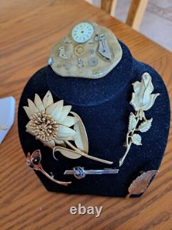 Brooches Vintage Varies Unique Designs & Styles 30 Brooches In This Grouping