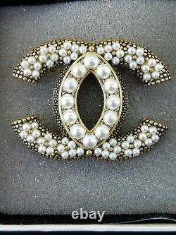 CHANEL gold color CC logo Vintage Brooch artificial pearls