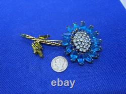 Fabulous Weiss Retro Flower Brooch