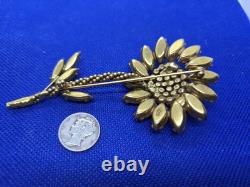 Fabulous Weiss Retro Flower Brooch