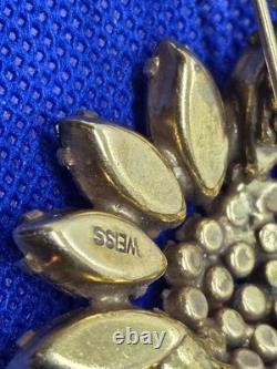 Fabulous Weiss Retro Flower Brooch