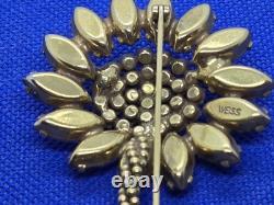Fabulous Weiss Retro Flower Brooch