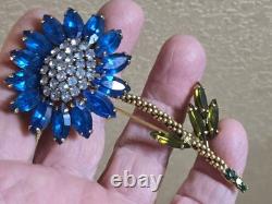 Fabulous Weiss Retro Flower Brooch