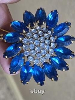 Fabulous Weiss Retro Flower Brooch