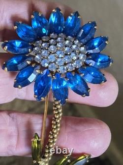 Fabulous Weiss Retro Flower Brooch
