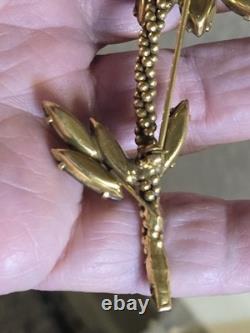 Fabulous Weiss Retro Flower Brooch