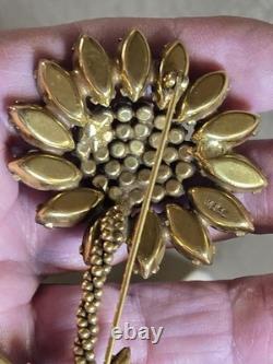 Fabulous Weiss Retro Flower Brooch