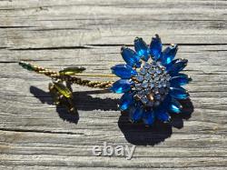 Fabulous Weiss Retro Flower Brooch