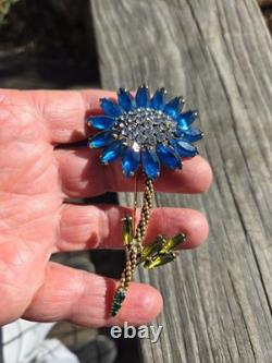 Fabulous Weiss Retro Flower Brooch