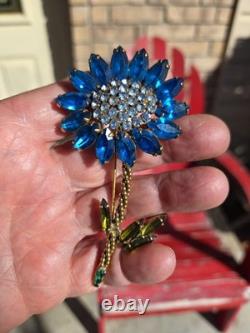 Fabulous Weiss Retro Flower Brooch