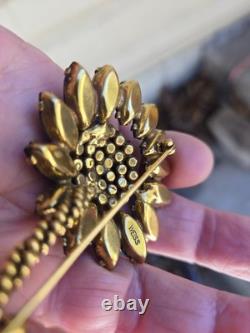 Fabulous Weiss Retro Flower Brooch