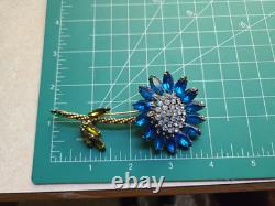 Fabulous Weiss Retro Flower Brooch