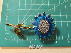 Fabulous Weiss Retro Flower Brooch