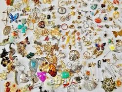 Huge 573 Item Lot! Vintage Brooches Pendants Earrings Coro Monet Crown Trifari