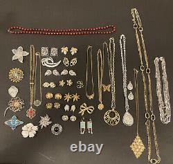 Huge True Vintage Costume Jewelry Lot Rhinestone Bakelite 650 Plus Pieces WOW