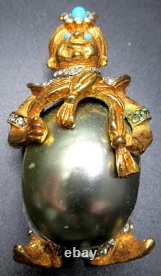 KJL KENNETH J LANE Gorgeous Rhinestone Faux Pearl Genie Vintage Pin Brooch