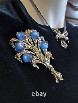 Large vintage 1950s blue acrylic rhinestone cocktail fashion bouquet brooch