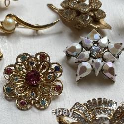 Lot 16 Vintage Brooches 1928 Carolee AK Austria Coro Germany Dorlan Czech Avon