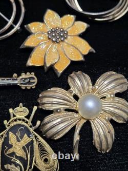 Lot of 25 Vintage Jewelry Brooches Most Signed Cerrito Krement And More