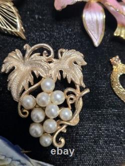 Lot of 25 Vintage Jewelry Brooches Most Signed Cerrito Krement And More
