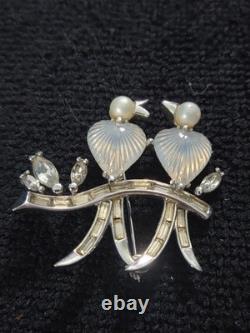 Pennino Vtg. Frosted Glass Jelly Belly Love Birds Brooch Rhodium Back