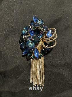 RARE! Vintage Schrager Blue Rhinestone Brooch With 3 Twirling Flowers. Signed