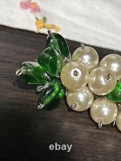 Rare Vtg HATTIE CARNEGIE UnSigned Green Gripoix Molded Glass Brooch Pin Pearls