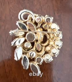 VINTAGE JULIANA DELIZZA ELSTER GREEN RHINESTONE FLOWER BROOCH 2 1/2 x 2