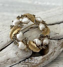 Vintage 1959 Crown Trifari Sorrento Baby Tooth Gold Pearl Circle Wreath Brooch 9