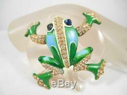Vintage Crown Trifari Enameled Frog on a Lucite Lilly Pad Brooch Pin 9a5
