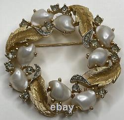 Vintage Crown Trifari Sorrento Baby Tooth Faux Pearl Gold Tone Wreath Brooch