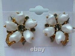 Vintage Crown Trifari Sorrento Baby Tooth Pearl Rhinestone Brooch Clip Earrings