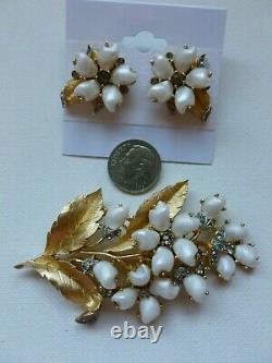 Vintage Crown Trifari Sorrento Baby Tooth Pearl Rhinestone Brooch Clip Earrings