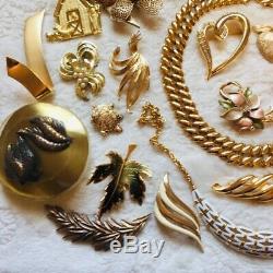 Vintage Estate Jewelry Lot Of 56 Gold Plated/Tone Brooches Trifari Ciner Coro