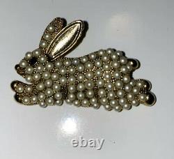Vintage Estate Signed Weiss Easter Bunny Brooch Pin