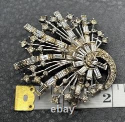 Vintage High End Starburst Swirl Fan Crystal Rhinestone Art Deco Old Brooch Pin