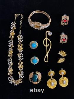 Vintage Jewelry Lot 39pc Rhinestone Cameo Brooch Enamel Watch Chunky Heart Gold