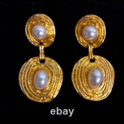 Vintage Jewelry Lot 39pc Rhinestone Cameo Brooch Enamel Watch Chunky Heart Gold