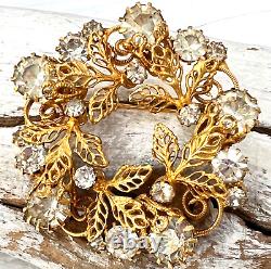 Vintage Juliana Gold Tone Ornate Rhinestone Flower Wreath Round Brooch Pin #99