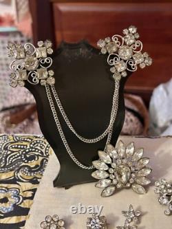 Vintage Lot Of BEAUTIFUL RHINESTONES Brooches Scatter Pins Sweater Guard