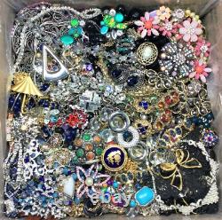 Vintage Now Jewelry 7 Lbs Lot Junk Harvest DIY Rhinestone Brooch Chain Bead Art