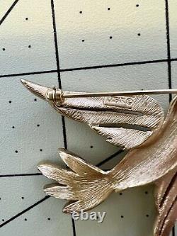 Vintage Trifari Gold Satin Textured Shiny Flying Bird Brooch Red Cabochon Eye
